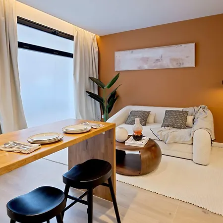 아파트 Saristays Luxury Loft